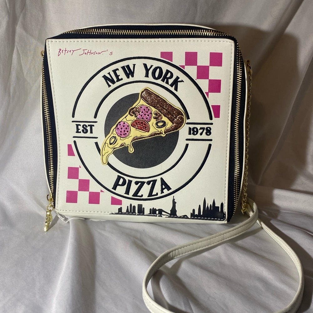 Betsey Johnson Kitsch A Matter Of Crust Crossbody Bag Pizza Box
